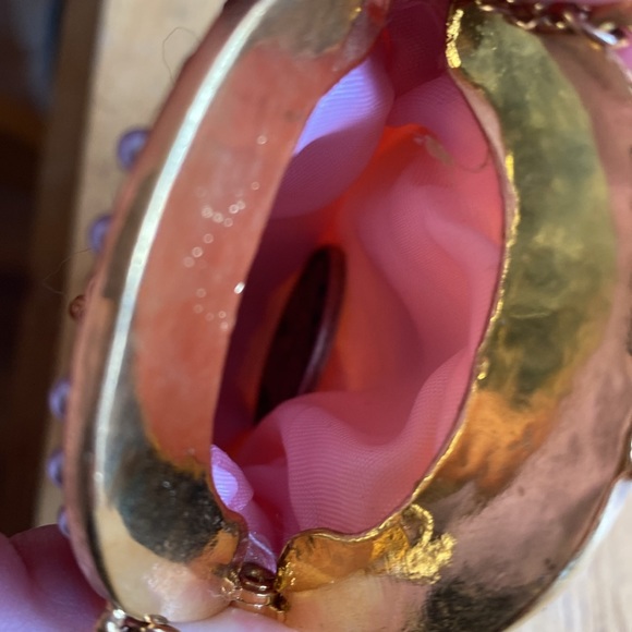 Vintage Coral Pink Coin Purse, Rococo Style, 1990's Tiny Handbag for Change - Picture 9 of 12